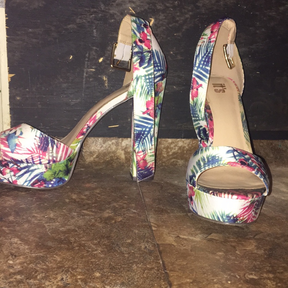 Hawaii shoes